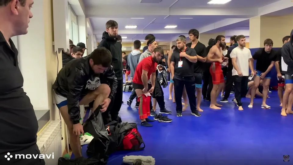 Straight Wrestling Guys in the Locker Room - ThisVid.com