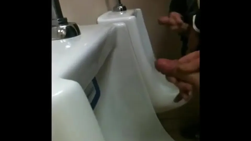 Strangers Jerk Off at Urinals - ThisVid.com