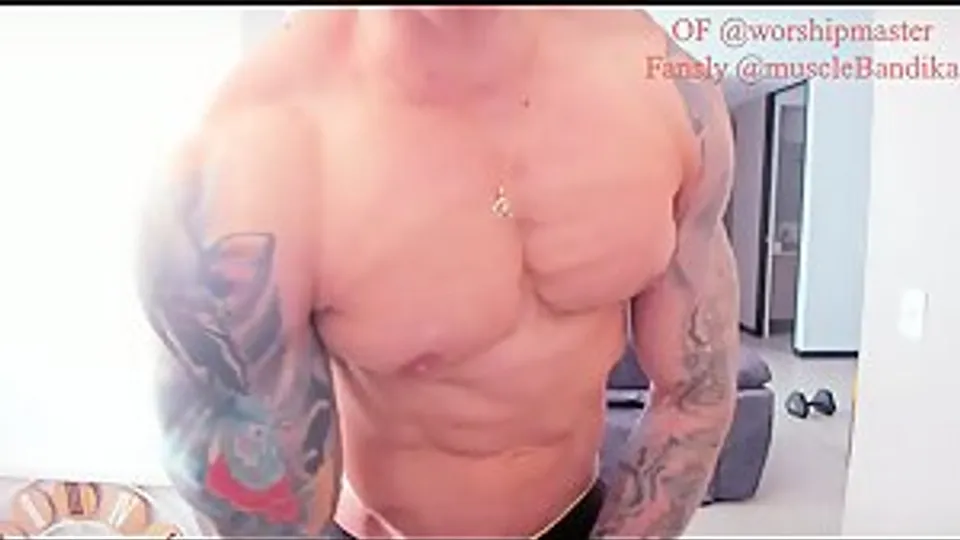 strong Uxio's pecs special show - full vid in descr.