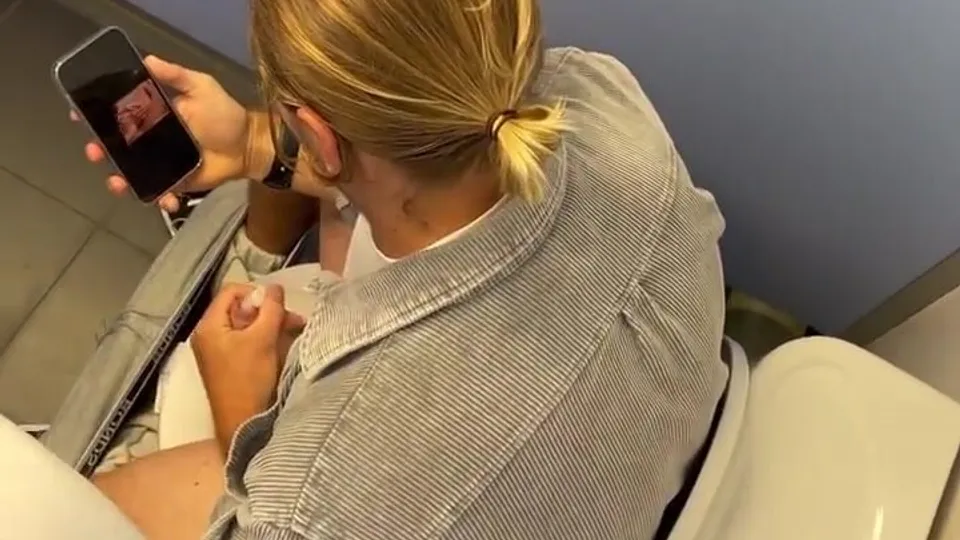 Student Catches Teacher Wanking - ThisVid.com