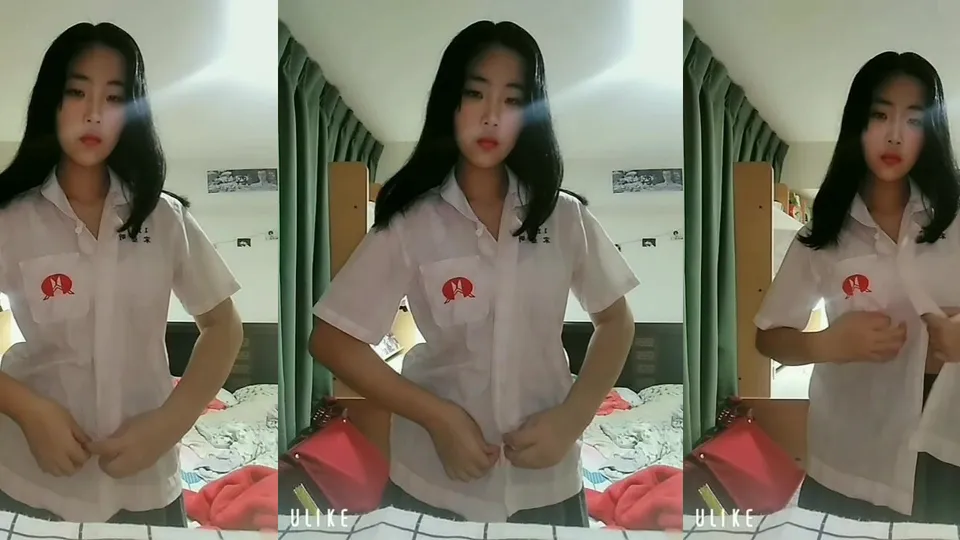 Student girl exposes a pair of big breasts 