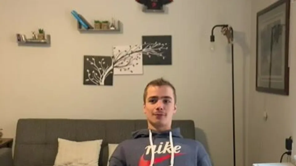 Suck my cock while I play - ThisVid.com