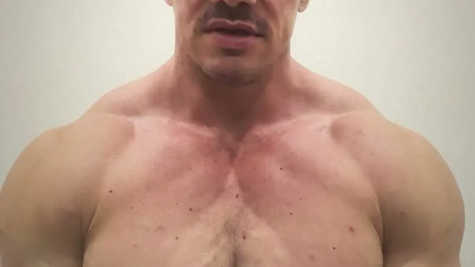 Suckable giant pecs - ThisVid.com