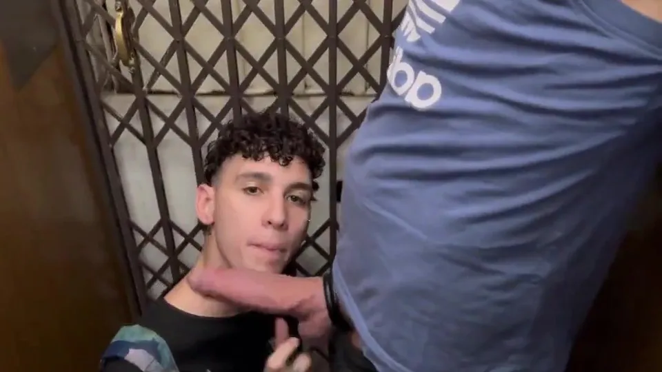 Sucked a big dick in the elevator boys porn