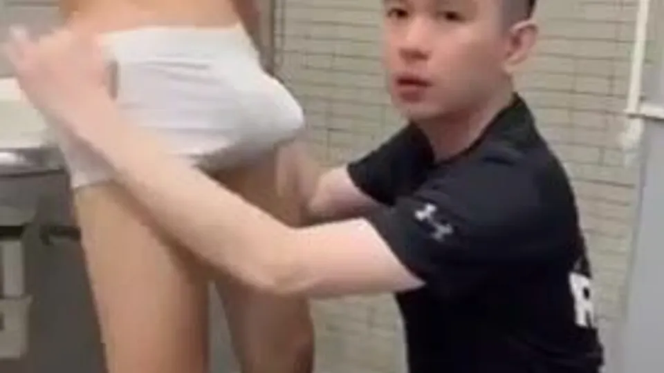 Sucked off in the mens wc - ThisVid.com