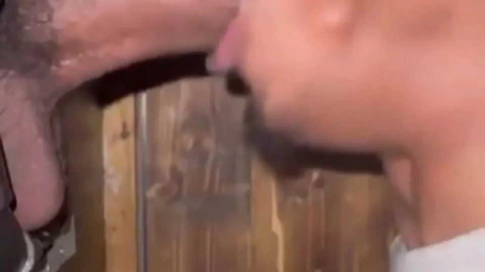 Sucking a massive dick in the gloryhole - ThisVid.com