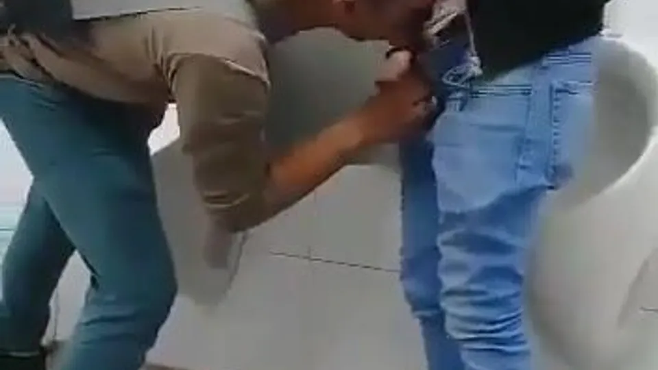 Sucking cock in public - ThisVid.com