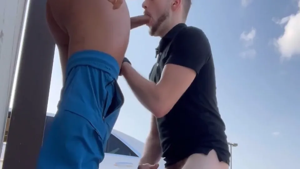 Sucking Cock in the Parking Lot - ThisVid.com