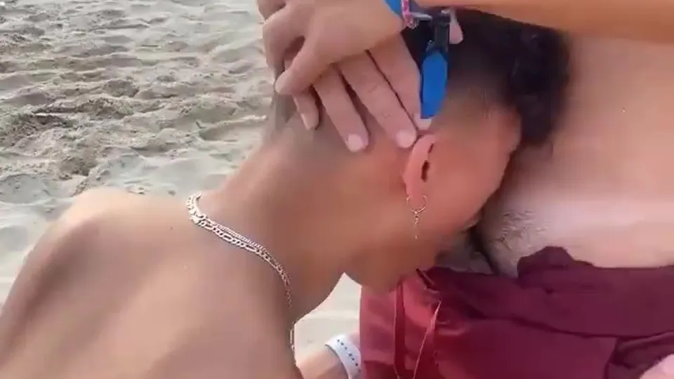 Sucking dick at the beach - ThisVid.com