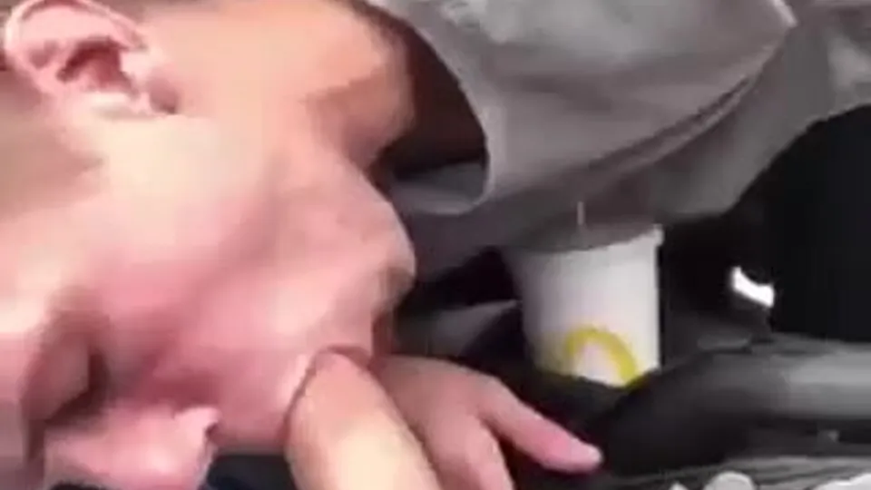 Sucking dick in car - ThisVid.com 中文