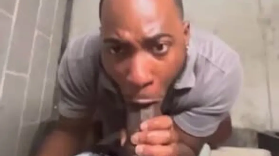 Sucking Dick In Stairwell - ThisVid.com