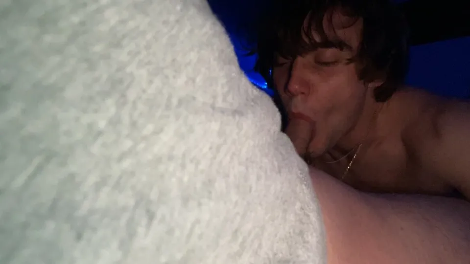 Sucking my straight friend - video 5 - ThisVid.com