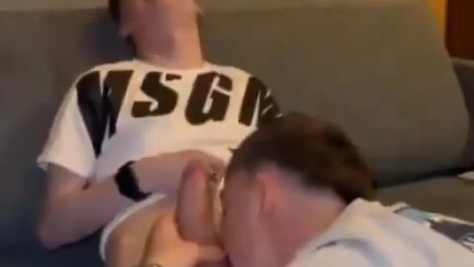 Sucking the straight guy - ThisVid.com