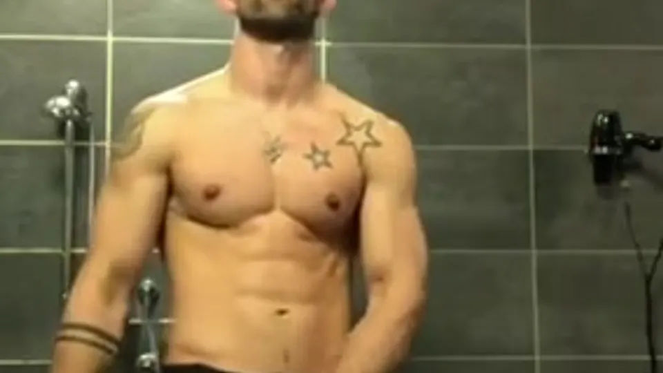 Sunny Colucci Jacking off in the Bathroom - ThisVid.com