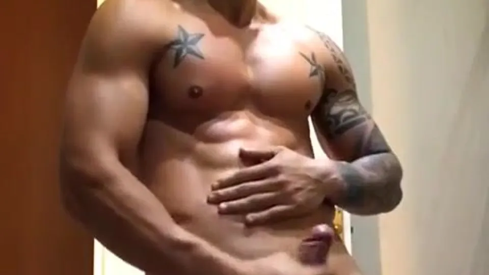 SUPER HOT HUNK MASTURBATE AND CUM 4 - ThisVid.com