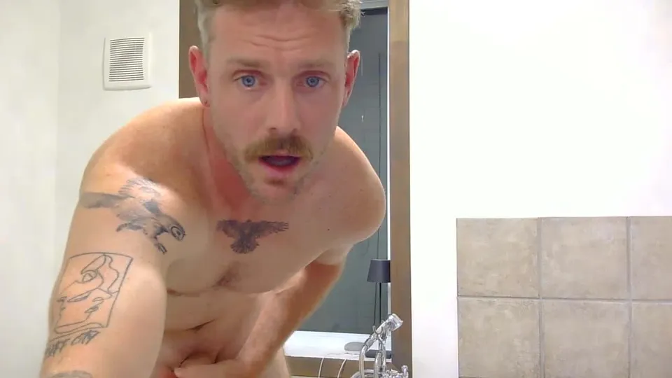 Super-sexy bulky wolf jack on web cam
