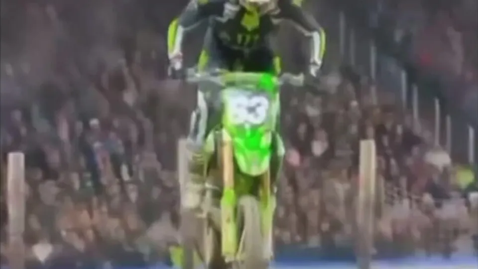 Supercross racer Cameron McAdoo wardrobe malfunction - ThisVid.com