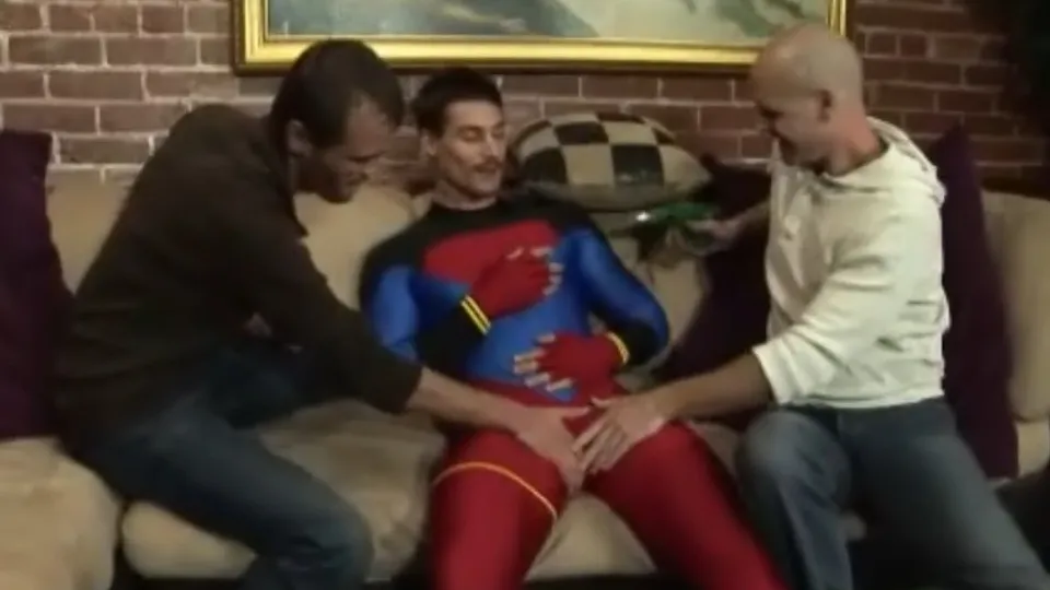 Superguy Threesom - ThisVid.com