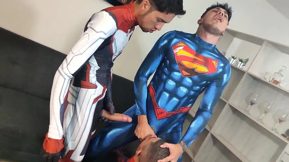Superhero raw threesome - ThisVid.com