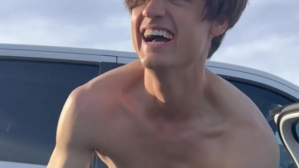 Surfer Caught Getting Dressed - ThisVid.com