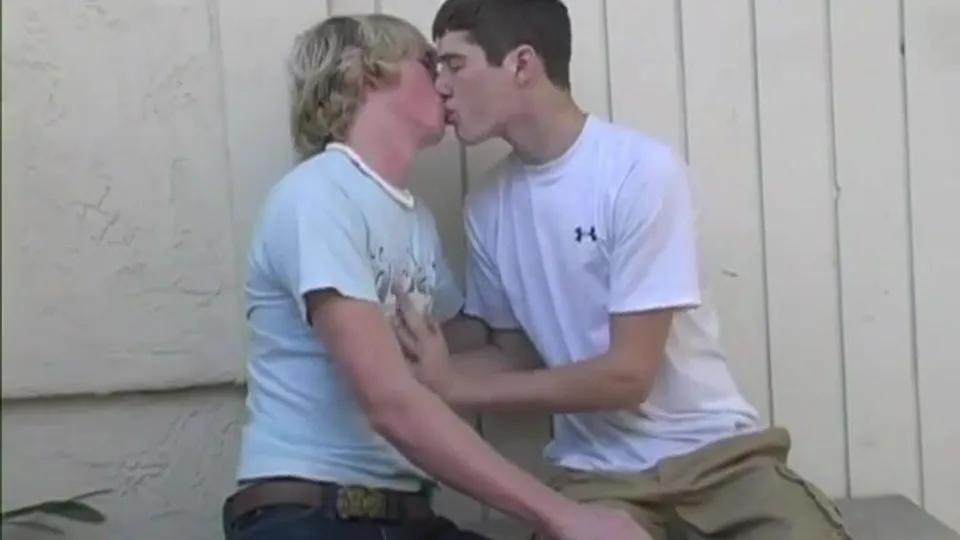Surfer dude gets fucked - ThisVid.com