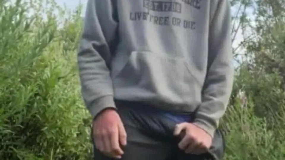 SW - Redhead cums in the bushes
