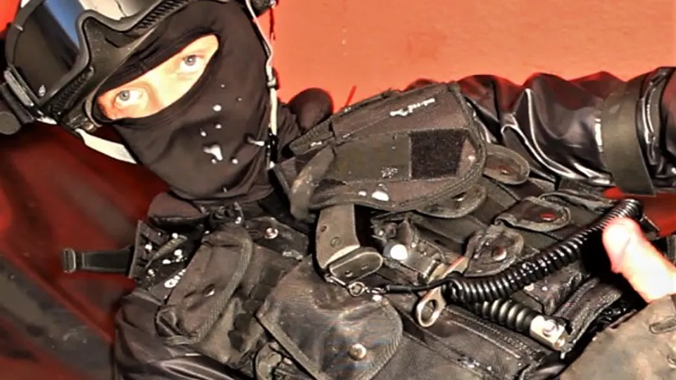 SWAT Cop jerkes01 - ThisVid.com