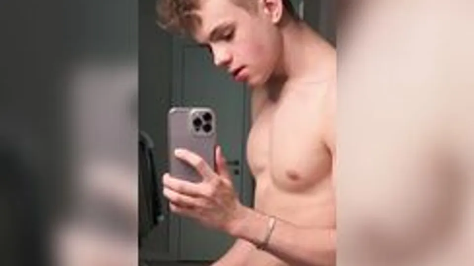 Sweet 18 yo cums gay boys porn