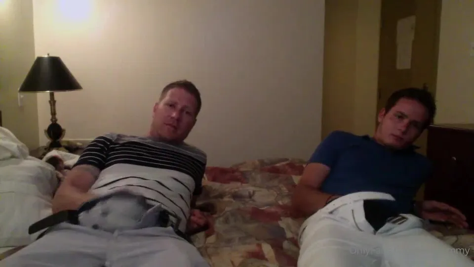 Swell Dl - Straight jock nervously agrees to masturbation together hidden cam.mp4