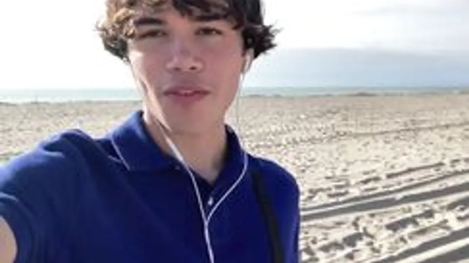 [T75]-[05] - Gay teen masturbates - Inside public beach restroom  almost got caught