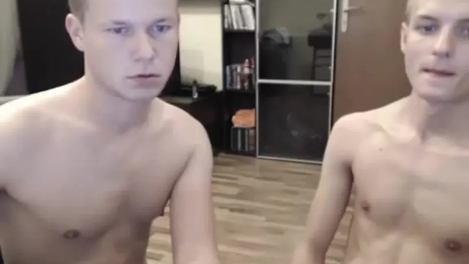Blonde Broers' Verboden Cam Sex