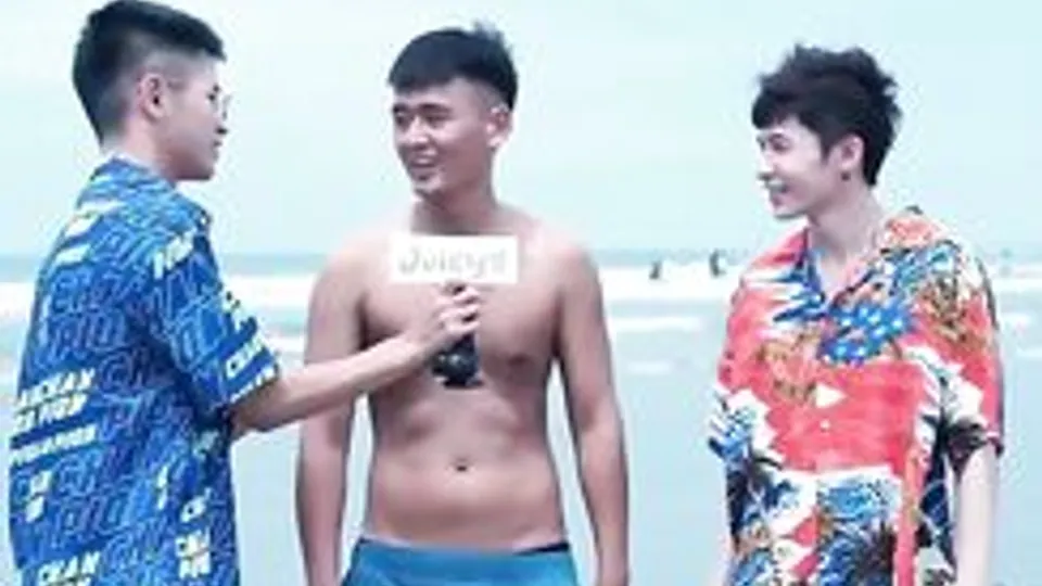 Taiwanese Fuck in a Van near Beach