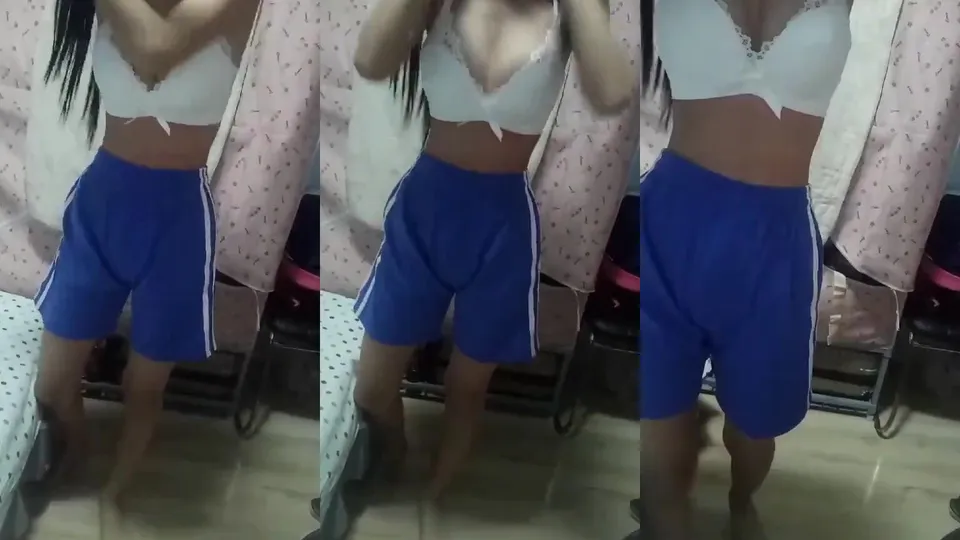 Taiwanese students take off their clothes 
