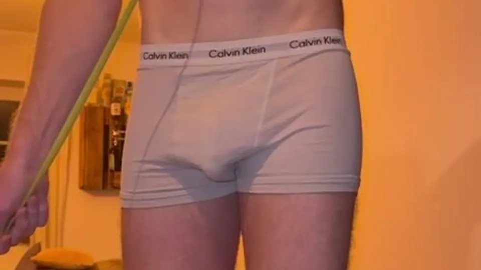 Tall man displays height - ThisVid.com