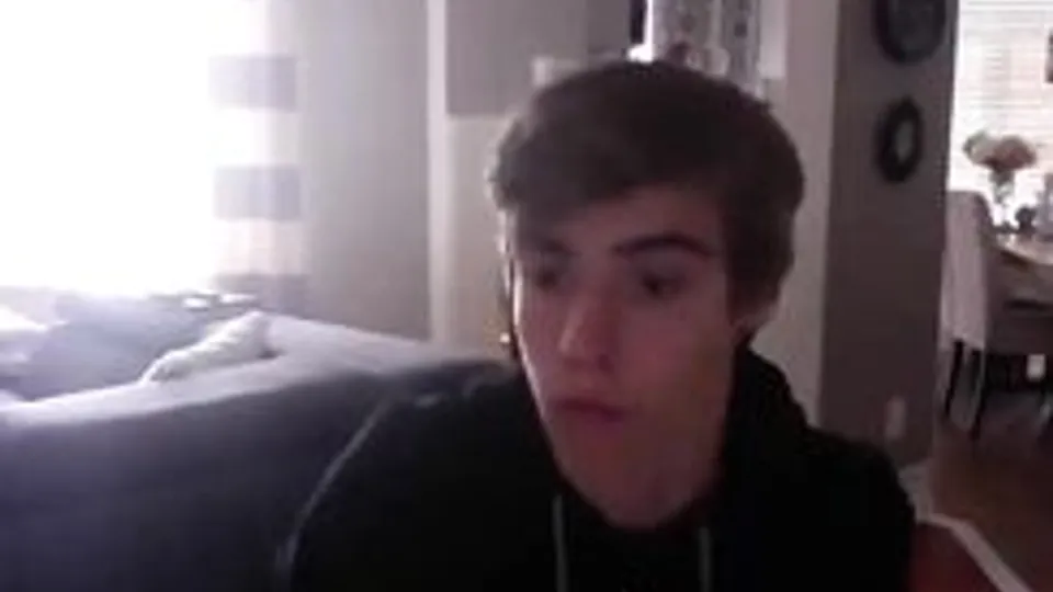 Tall Twink Masturbates in Living Room