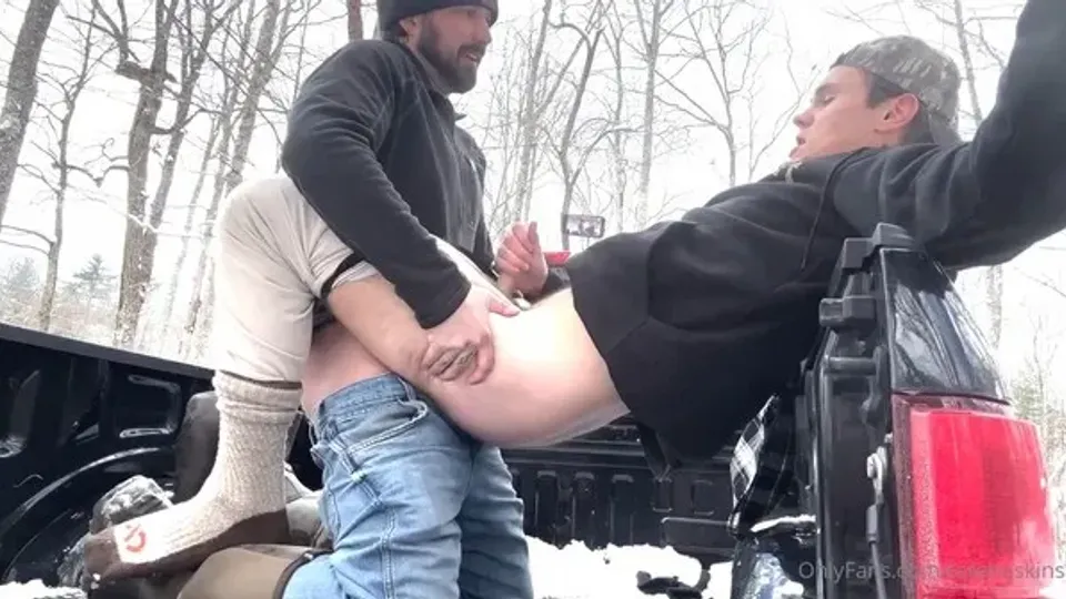 Tate Hoskins & Mason Volt – LikeGay