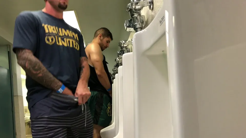 tats hung  — PornOne em português