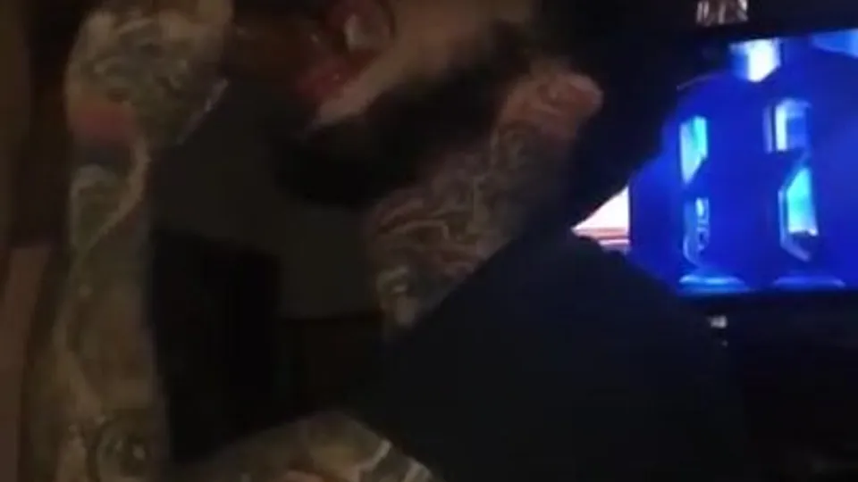 Tatted bro sucks dick - ThisVid.com