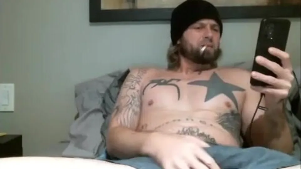 Tatted Hung Redneck Gets Talked Into Cumming - ThisVid.com