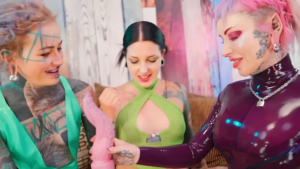 Tatted Lesbian Morea Black Gaped By Huge Toys In Threesome 