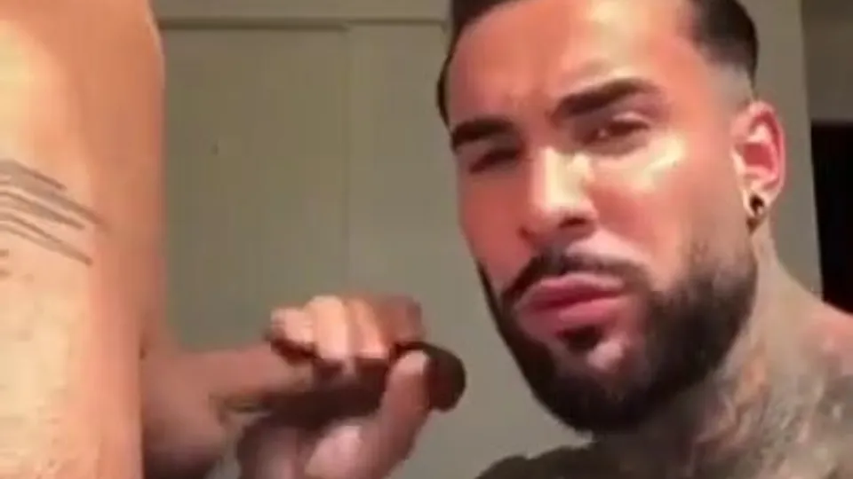 Tattoo’d Muscle Hunks First Time Sucking Dick - ThisVid.com