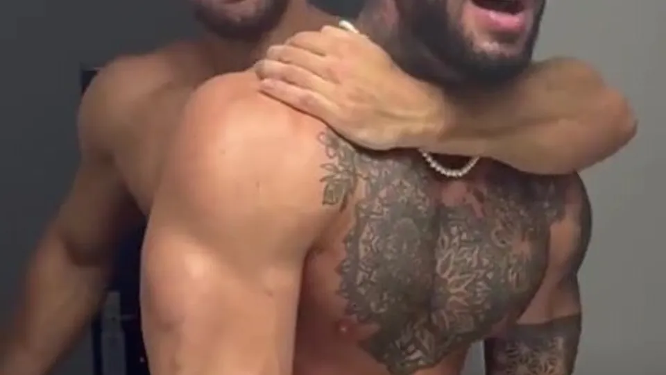 Tattooed bottom gets fucked good - ThisVid.com