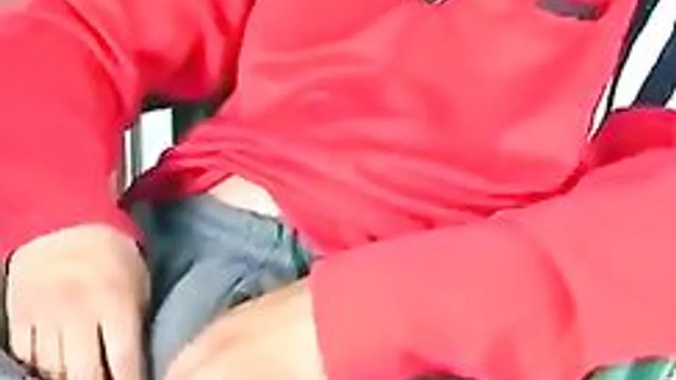 TEASING SEXY TEEN SHOWS OFF FOR A VOYEUR