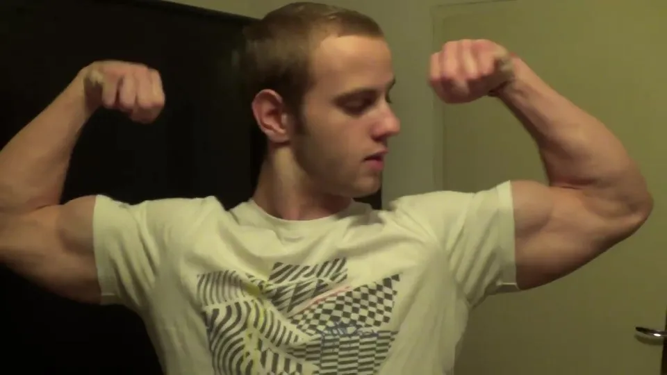 Teen hot biceps - ThisVid.com