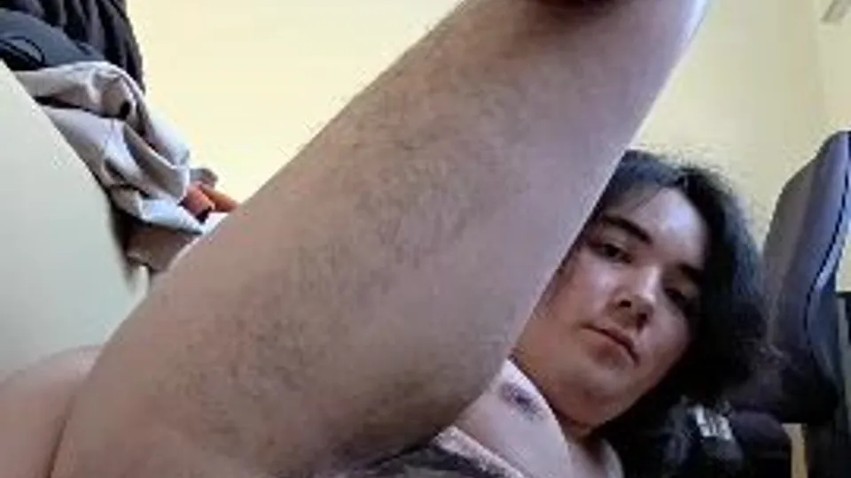 Teen Irish Fag Gapes his Asshole for the first time with Giant Dildo