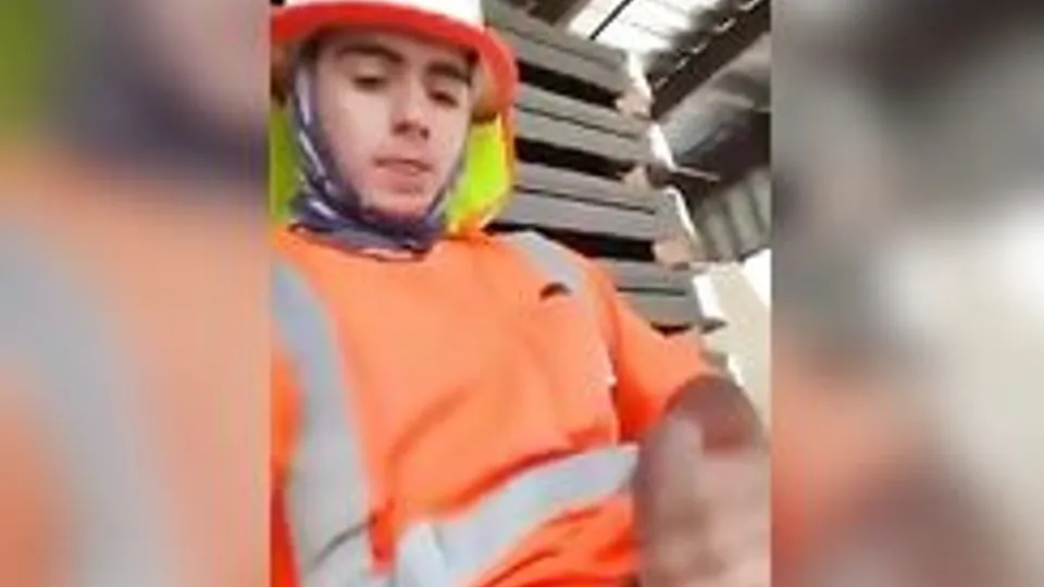 Teen jerks off !