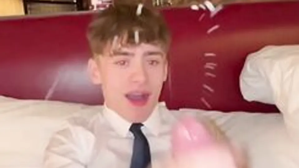 Teen Makes His Boyf Cum Fountain