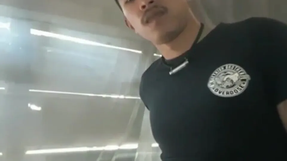 Thai guy jerk off 02 - ThisVid.com