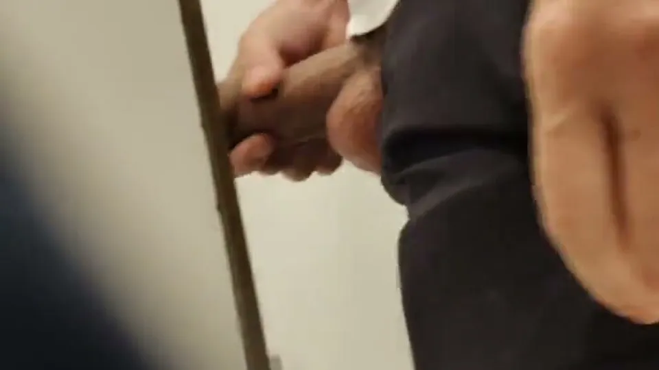 That Helping Hand In The Mall Restroom - ThisVid.com