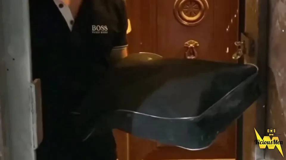 The cock Delivery Man.mp4